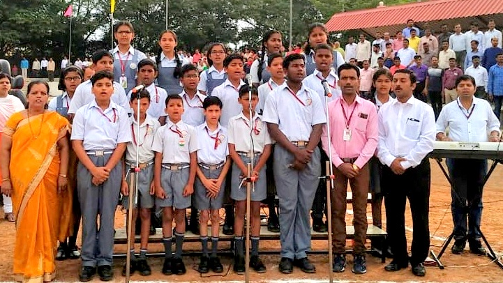 The School Choir presenting the Zenda Geet and National Anthem.