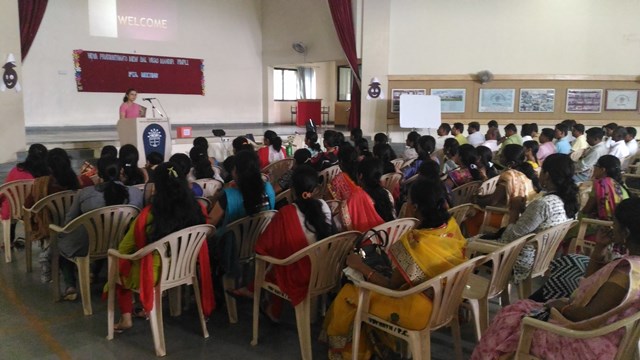  Mrs. Manisha Taware, Lactation Consultant & Dietician briefing the parents about healthy eating habits, personal hygiene , behavioural problems,etc.  