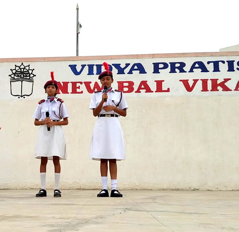 Pratiksha Deshmukh and Mrunmayee Koparde from Std VIII presented a patriotic song ‘Ae mere vatan ke logo….’