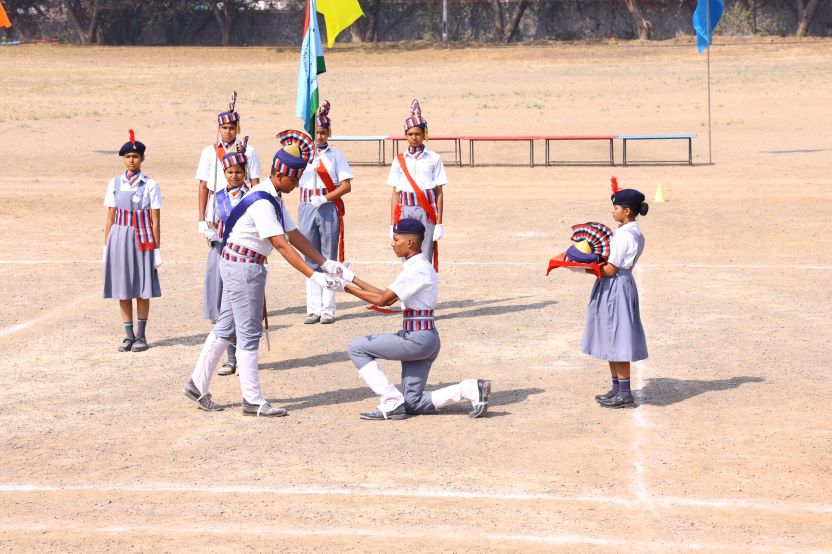  Swaraj Dalvi, School Captain, handing over the charge to School Vice-Captain, Sarvesh Shinde.